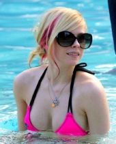 Nahá Avril Lavigne. Fotka - 44